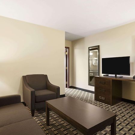 Ramada By Wyndham Edson Hotel Exterior photo