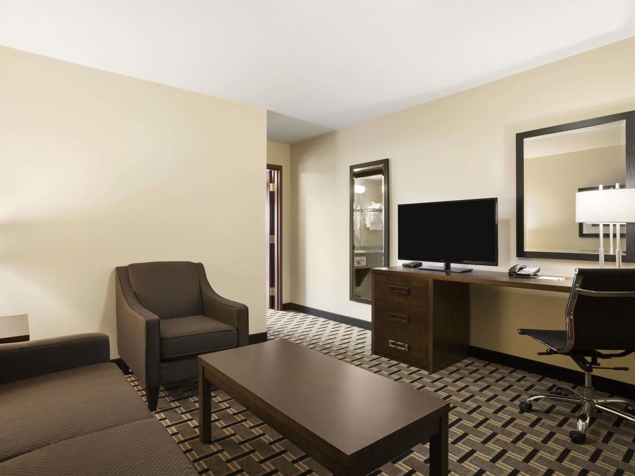 Ramada By Wyndham Edson Hotel Exterior photo