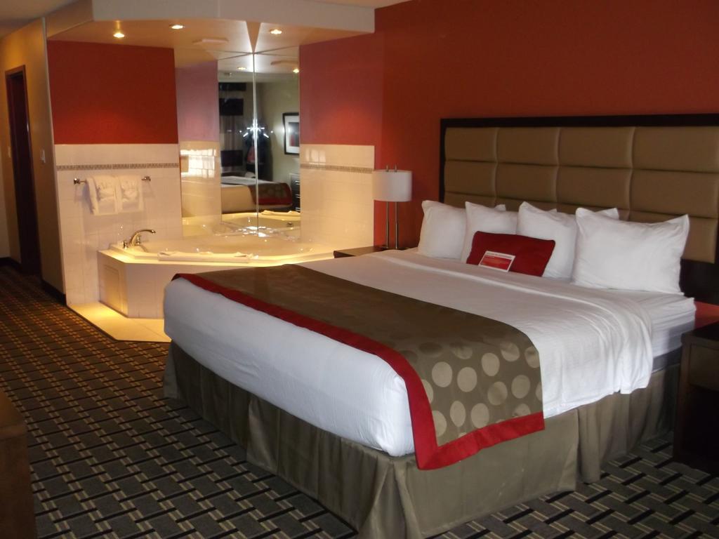 Ramada By Wyndham Edson Hotel Exterior photo