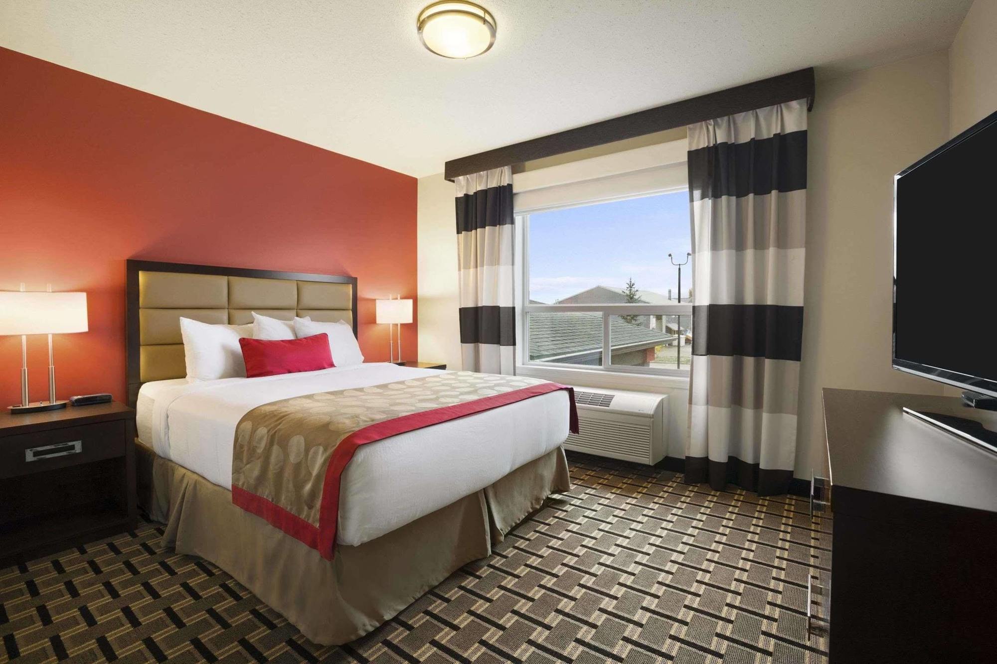 Ramada By Wyndham Edson Hotel Exterior photo