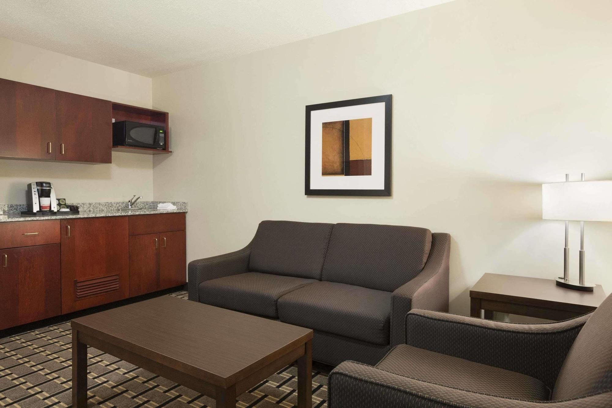 Ramada By Wyndham Edson Hotel Exterior photo